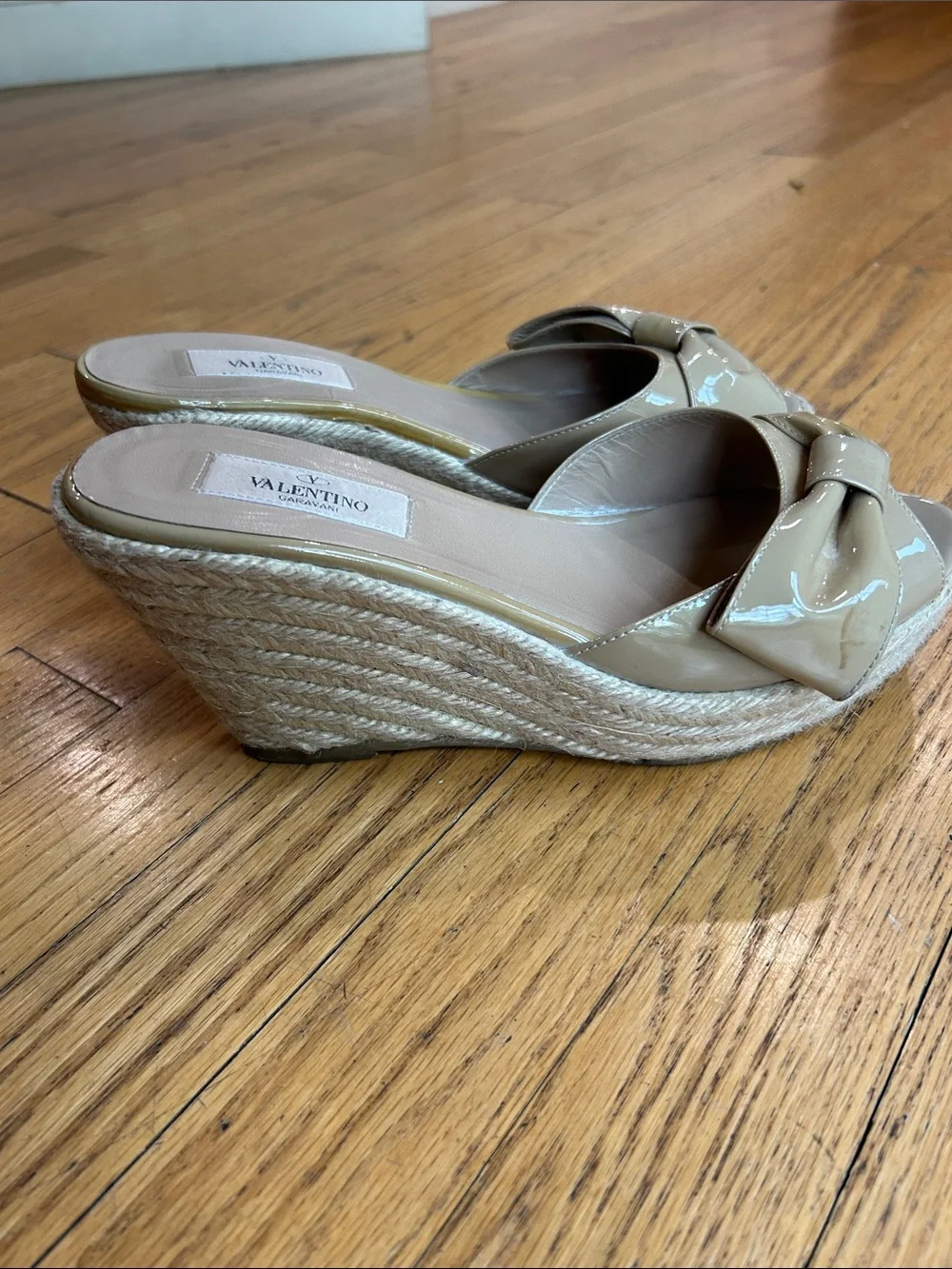 Valentino Size 38 Nude Patent Bow Espadrille Wedge Sandals - Picture 3 of 7